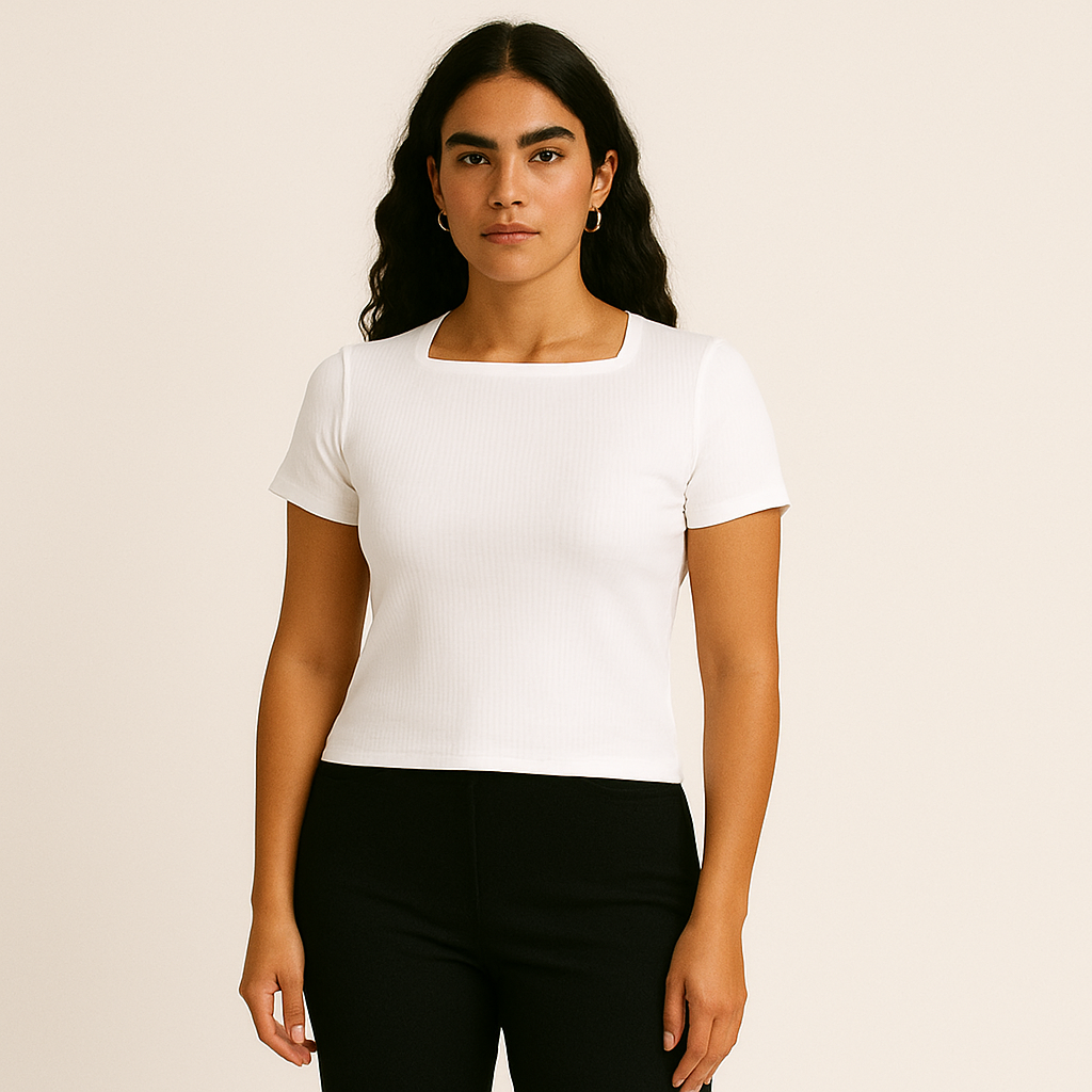 Camiseta Baby Tee Ajustada en Blanco Óptico